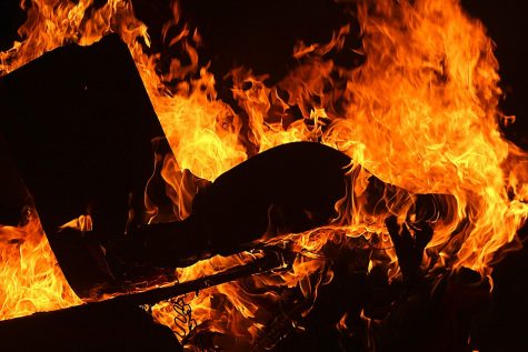 Fire Breaks Out In Oakland Warehouse