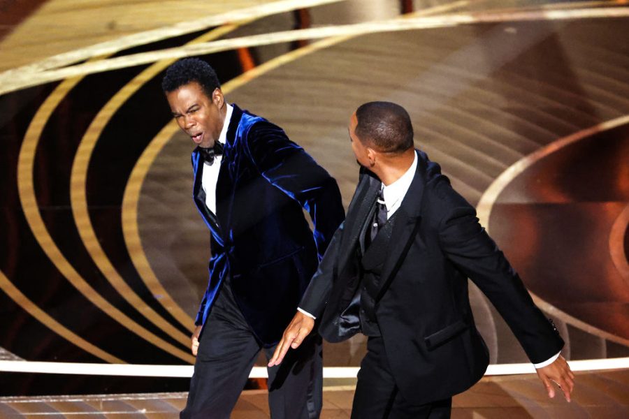 Will+Smith+smacks+Chris+Rock+at+the+Oscars+after+he+made+derogatory+remarks+toward+his+wife.%0A