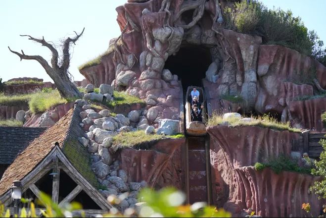Splash Mountain has been canceled in media for having a racist background.