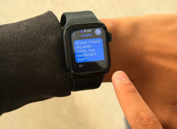 DCIS student forgets his water and texts his dad via smartwatch, asking for his water bottle.